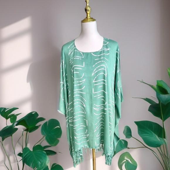 0102/  Soft Green Moon Chase Poncho With Fringes, Short Kimono - Picture 4 of 8